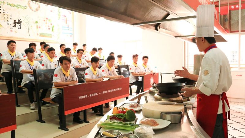 云南鲜花饼饼干制作工艺揭秘：从原料到成品**